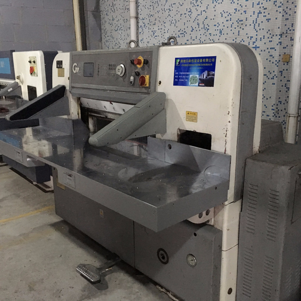二手國望920程控切紙機 920對開程控液壓雙導軌切紙機圖片_高清圖_細節(jié)圖-輝煌印刷包裝專用設備 -
